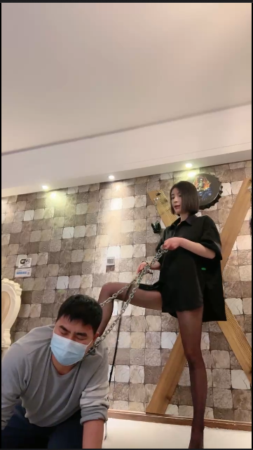 套路直播简一 - 铁镣暴躁女帝【1V】【543MB百度云】