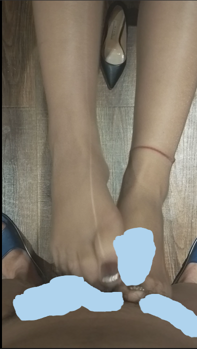 【足控】小丝CC护士装肉丝足交啪啪 [1v][1.45G百度盘]