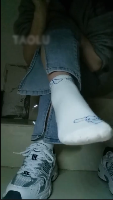 套路直播舜华-楼道白袜调教+楼道高跟红绿灯【2V】【497MB百度云】