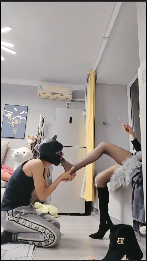 套路直播丫丫-狠毒的踢到挂掉+剧情 圣水输液【2V】【587MB百度云】