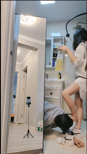 套路直播丫丫-狠毒的踢到挂掉+剧情 圣水输液【2V】【587MB百度云】