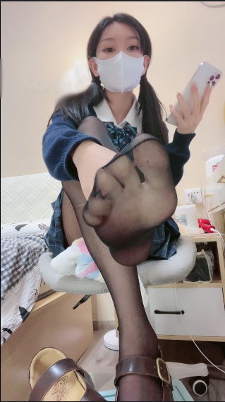 套路直播吃一口甜心-JK红绿灯-SM+吃一口甜心-白丝拍手盯【2V】【874MB百度云】