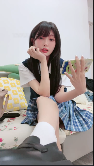 套路直播吃一口甜心-控制游戏jk白+梨花诗-裸腿高跟旗袍灯【2V】【879MB百度云】