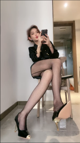 套路直播欣妍- 第一视角-重度绿帽变态【1V】【1.08G百度云】