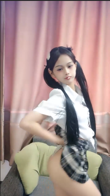 小易的so啵啵-嫩嫩嫩！一字马掰嫩逼，刚成年不久，等待土豪开发【1V】【1.09G百度云】