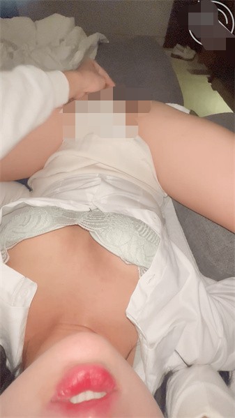 人渣大神《会喷水的亲姐姐》新作会所把大姐持续超爽干喷 就是内射不高兴了 495M