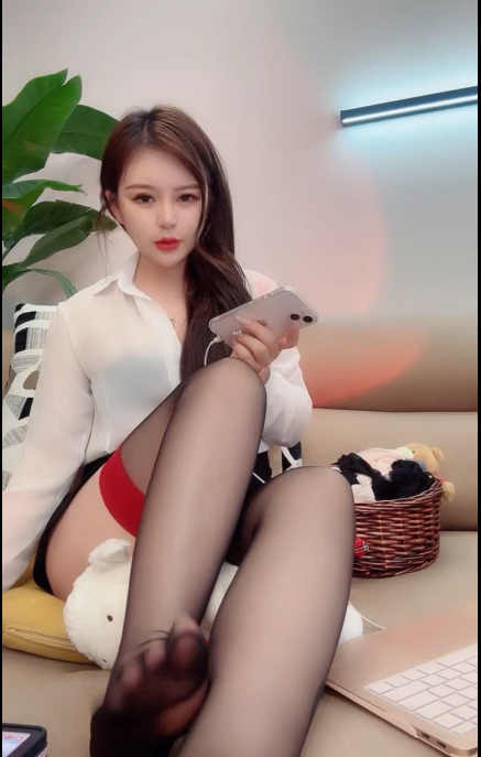 源码自录-足控-易直播 宠儿下凡了 6(1V,229M)