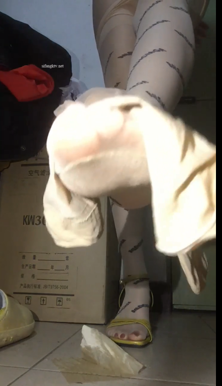 足控精品-推特美足-橙子（依静老师）-骚话美足足交紫薇剧情合集 8（8V,3.07G）