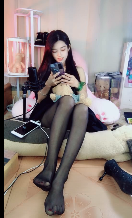 源码自录-足控-易直播 卿卿（1V,90M）