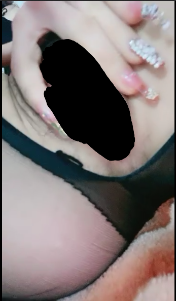 清纯系天花板萌妹小虎牙美妞，连体露奶丝袜，带上眼镜更是诱惑 [1v][769MB百度盘]