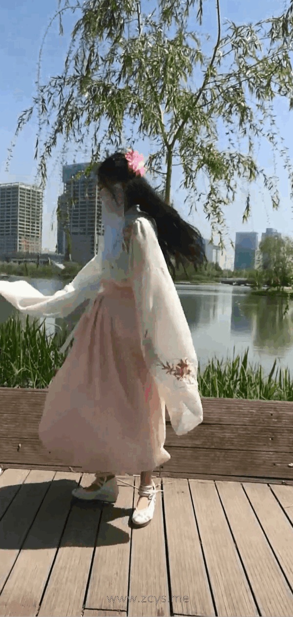 穿复古汉服的98年极品萝莉真实啪啪自拍 1V/749m