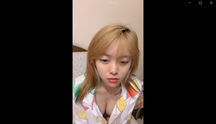 美乳学生亲戚家大秀~【百事可爱】姑妈还在睡觉~【5V 1.8G】