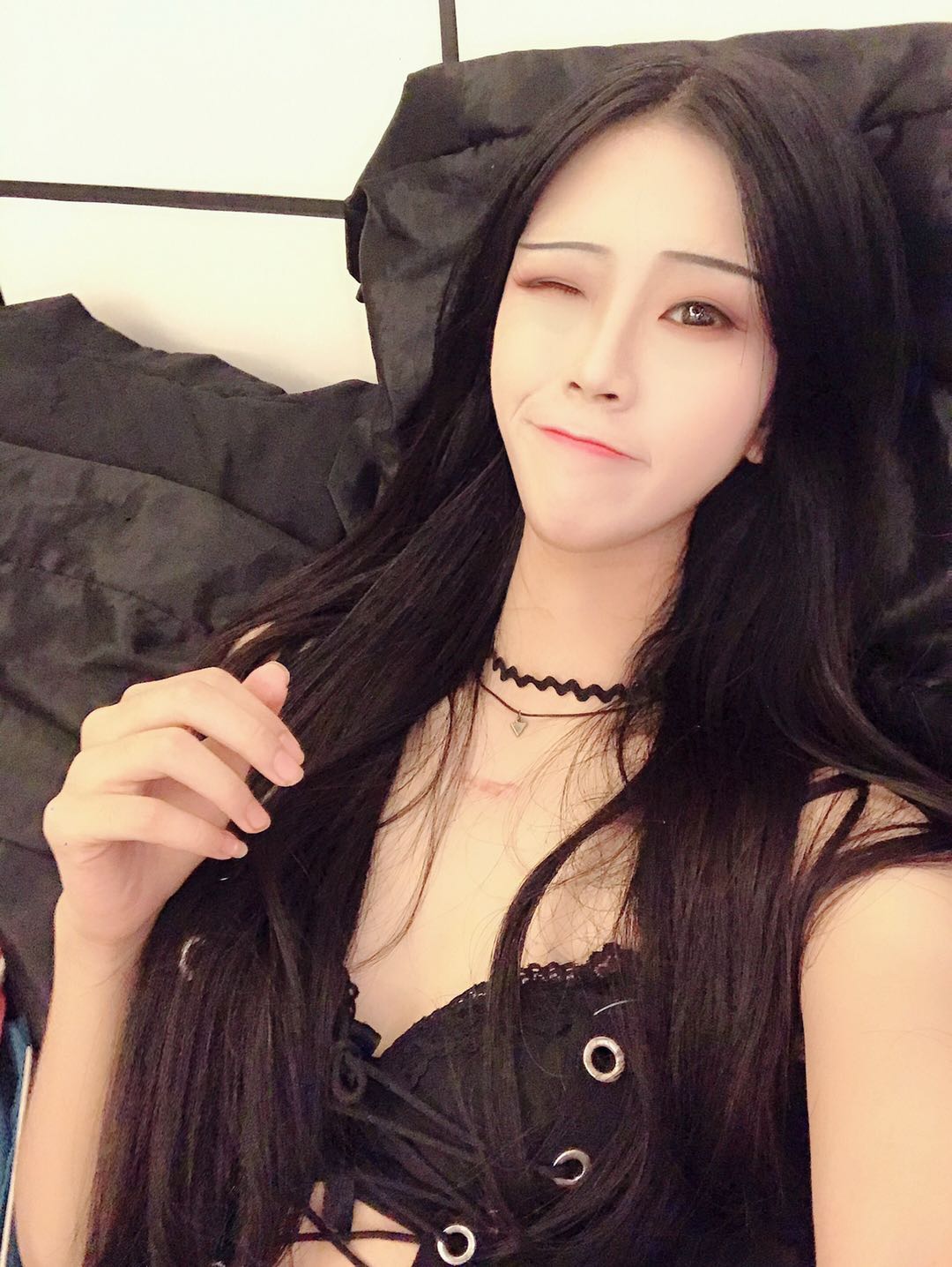 极品空乘可儿身高1米78美腿户外紫薇喷水【1v/1.6g】