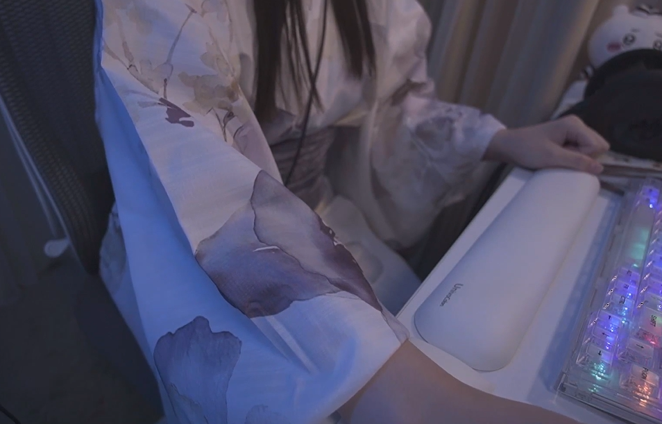 ゆにこの25.9.23 浴衣着用__ お膝においで…♪寝苦しい夜もすやすや安眠サポート【1V2.7G】