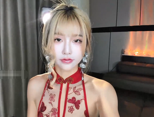 超人气美少女【Kiki-2025】性感透明情趣旗袍大秀