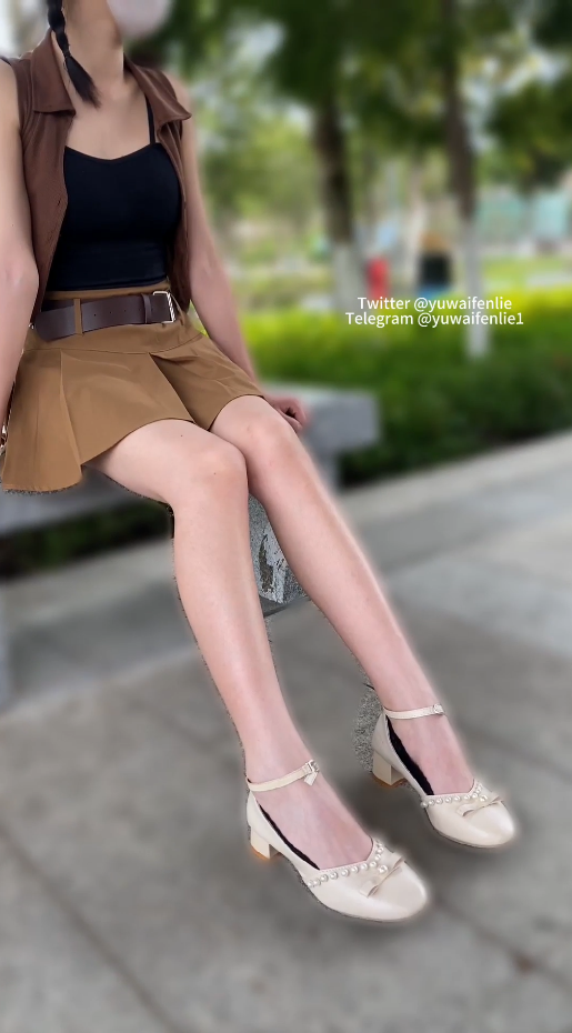 恋足大神【FeetSilk】套路女大学生-福利岛