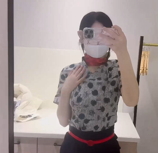 3018 浪味小仙女 – 空姐表妹穿上制服诱惑我 包臀下透肉无内丝袜 足交挑逗插入无毛逼 温润包裹榨射-福利岛