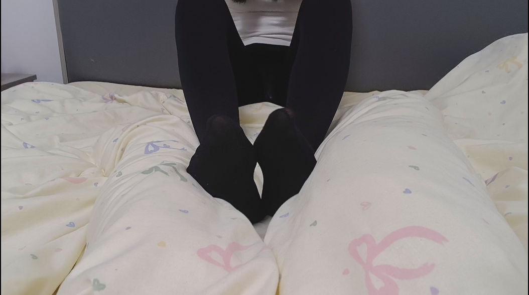 【新-足控】泡泡-定制视频厚黑丝剧情演绎【1V】【269MB百度云】-福利岛