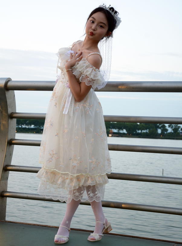 初夏女神 – 双双 ~ 户外白丝连衣裙高跟 【140P1V1.1G】-福利岛