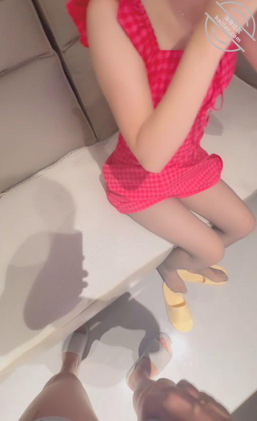 【我的美女姐姐】姐姐穿上灰丝袜美腿，太勾魂了，又强上，大屁股绝了[MP4/286MB] 1V