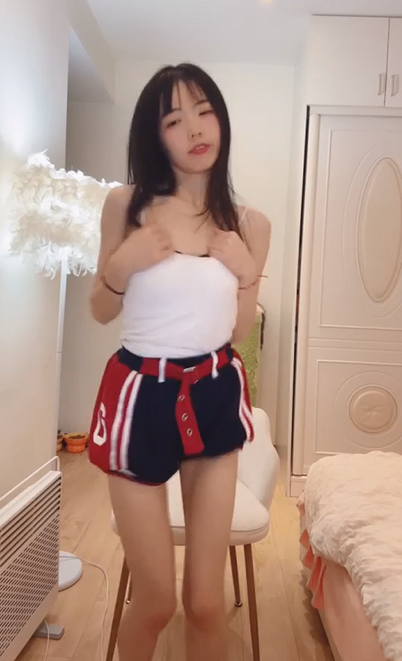 【婉宝儿】塞着跳蛋跳舞