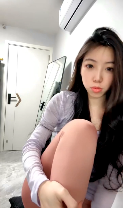 2868 【施施】绝顶长腿骚母狗 粉红秋裤