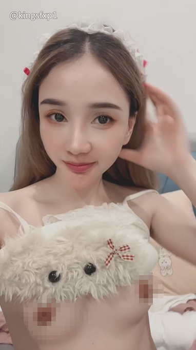 3058 【小苹果爱吃吗】极品混血美女 道具自慰 潮喷 看了就想要