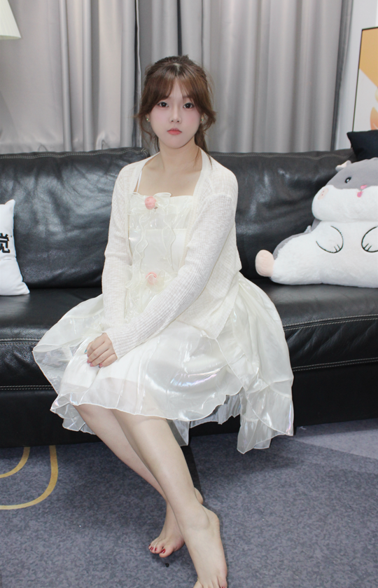 小众视觉 小薯条 公主裙高跟凉拖搭配 【92P1V5.7G】