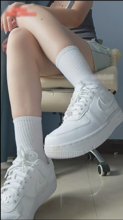 玩物直播魔音女主微莱-250927 和主人的鞋做爱抽插灯【1V】【484MB百度云】