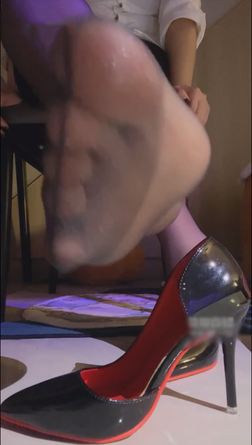 玩物直播柠萌小主-250925 红绿灯雌堕惩罚【1V】【428MB百度云】