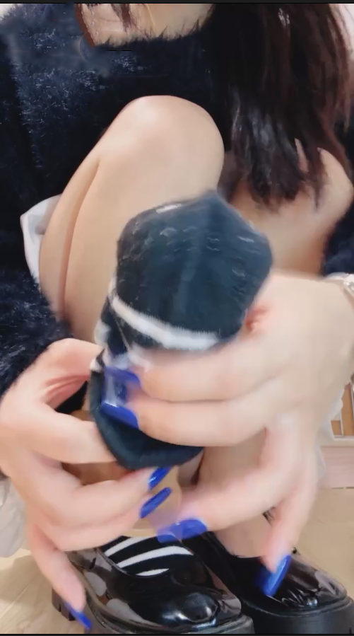 玩物直播姜琦琦-251019 红绿灯皮鞋条纹棉袜【1V】【575MB百度云】-福利岛