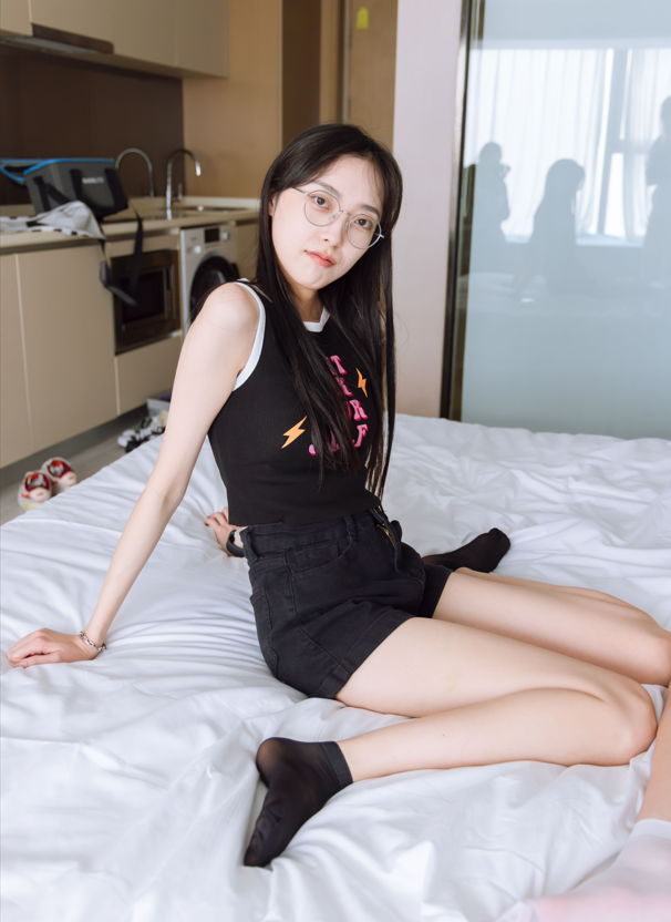 袜啵啵 – 小甜豆&稚予 – 高跟鞋短黑丝白丝裸足 【145P1V1.45G】-福利岛