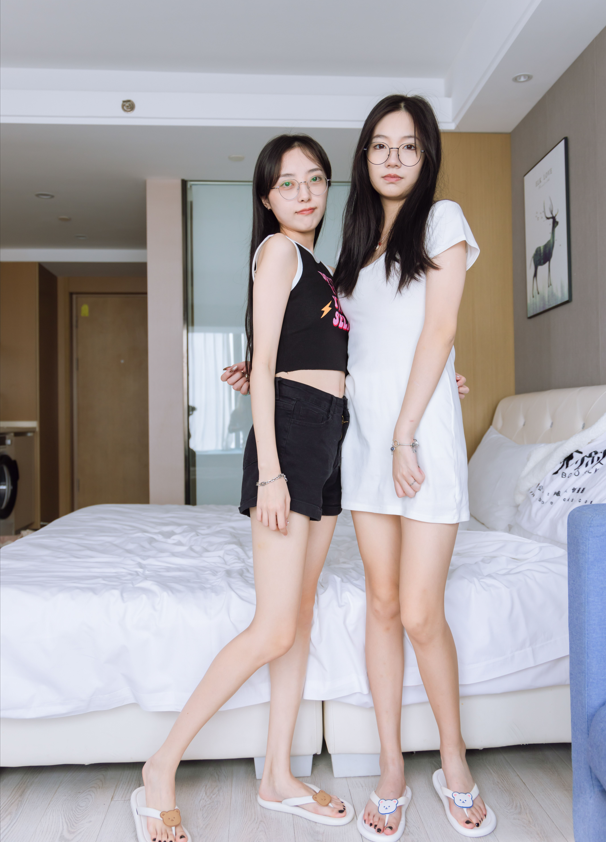 袜啵啵 - 小甜豆&稚予 - 高跟鞋短黑丝白丝裸足 【145P1V1.45G】