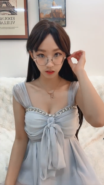 【精品粉宝宝】 眼镜妹就是超骚 双道具自慰 狂撸-福利岛