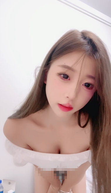 3062 群P淫乱盛宴『小艺同学』 不仅嫩还玩的开,一群妹子太养眼了