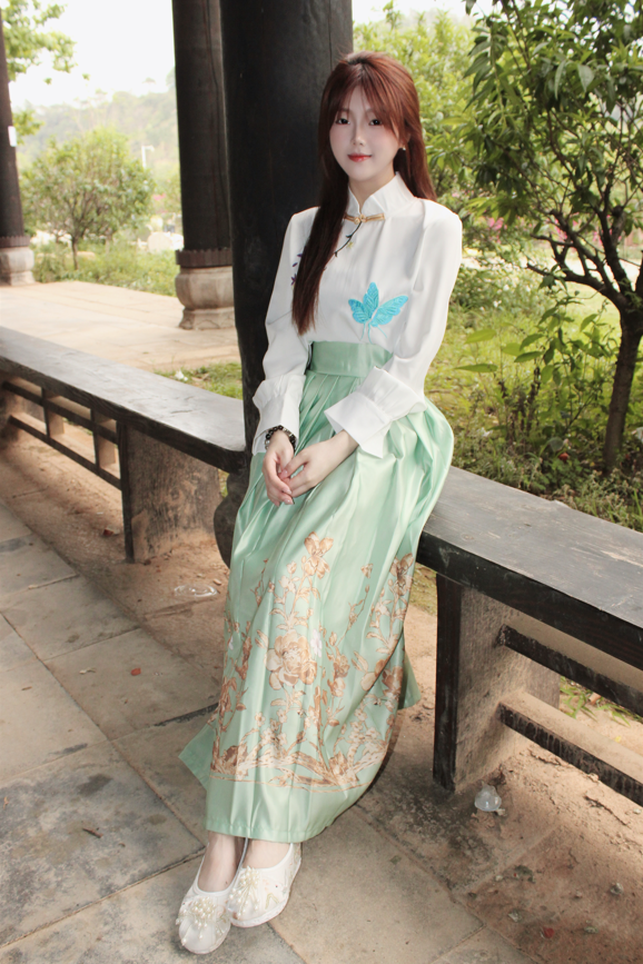 小众视觉 小薯条 国风马面裙裸脚白袜 【117P1V4.1G】