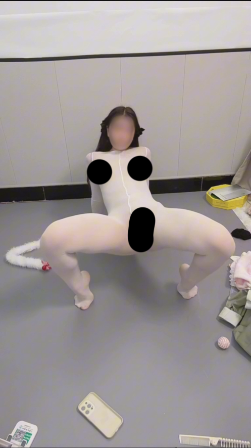 【新】小乔（以安）-11月VIP最新大尺度裸舞【6V】【648MB百度云】