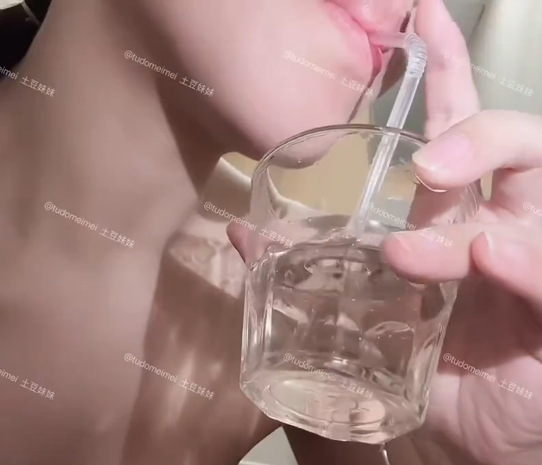 极品大学生反差母狗-土豆妹妹-高价福利 2(6P,12V,372M)