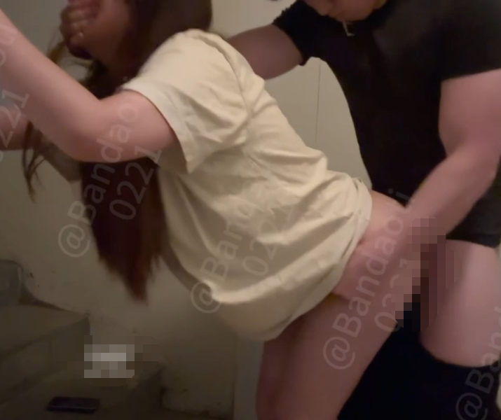 极品骚妹-半导体-11.13新 背着爸妈在楼梯间与肌肉男做爱（1V,256M）-福利岛