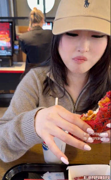 肉感福利姬-噗噗-11.13新 肯德基疯狂星期四(1V,924M)