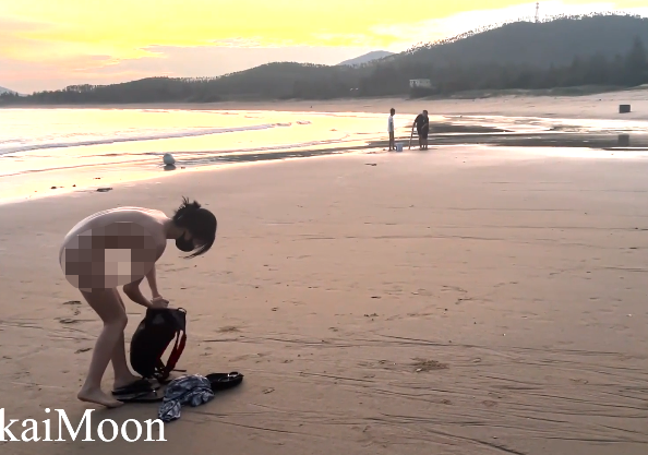 露出天花板狂人御姐-cikaimoon-新 海滩裸体无惧露出引路人嬉笑讨论（1V,495M）