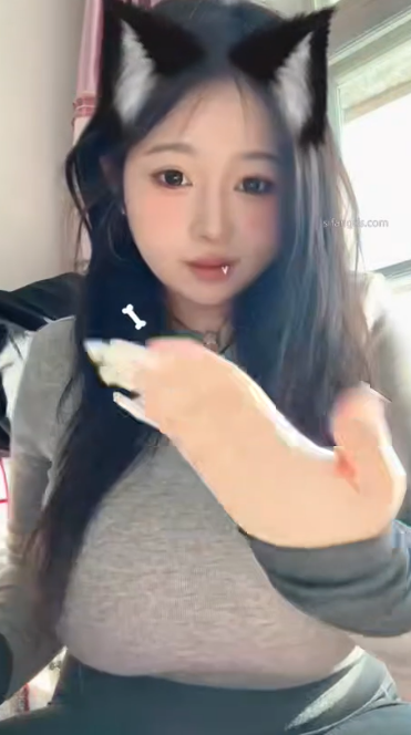 抖音网红【无脑】，巨乳露点洗澡抖胸狂插B，高潮喷水【14V 803M】