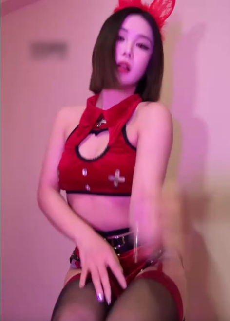 足控浅浅吊带黑丝让你大脑空白1v200mb