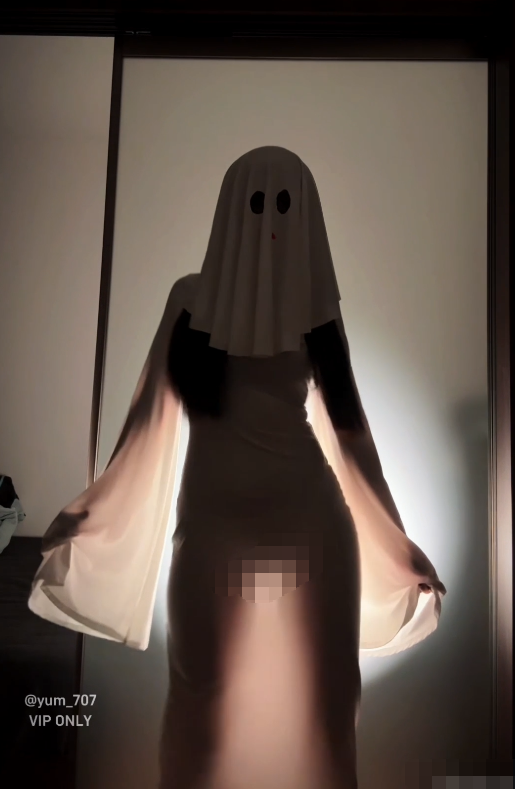 3138 艺校活泼露脸美女【玉米yum_707】最新VIP长视频作品，刮阴毛玩具紫薇+万圣节限定(2V)-福利岛