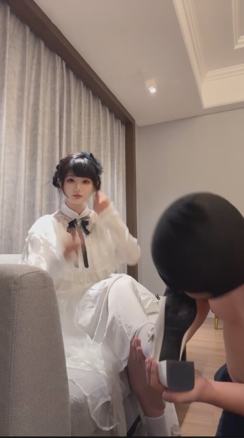 玩物直播六六-250927 长裙玛丽珍鞋调教【1V】【430MB百度云】