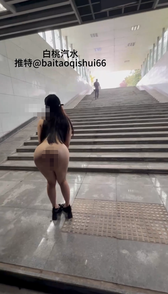 推特人气女神，【白桃汽水】，露出博主尾随露出，电梯口自慰把路人吓得不敢出电梯，留下一句卧槽直接跑了-福利岛