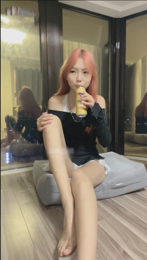 玩物直播小郁-251019 脚底润滑油榨精【1V】【402MB百度云】