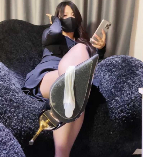 足控薇娅大小姐扮演妻子的闺蜜剧情淫语调教NTR绿奴公狗1v600mb