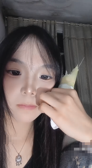 3176 【花瓣小田园】清纯少女刚成年，粉穴美乳水声潺潺，抑制不住的呻吟3v