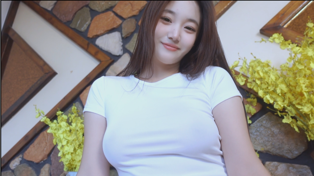 【新】老虎菜-回归新作，清纯大学美女咕咕写真【4V】【2.46G百度云】